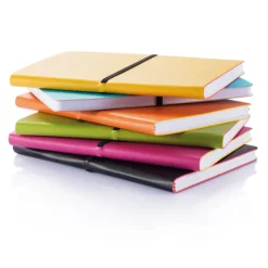 Gift Campaign Quaderno A5 con elastico orizzontale e pagine a righe Flexi Colors></noscript> Quaderni A5