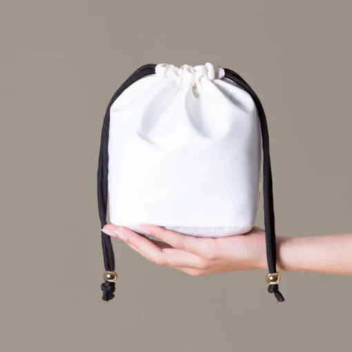 Gift Campaign Sacchetto piccolo in nylon con chiusura a cordoncino nero 290g/m2> Borse Di Tela Personalizzate