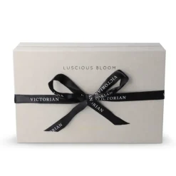 Gift Campaign Scatola regalo con candela e diffusore con aroma floreale Victorian><noscript><img width=