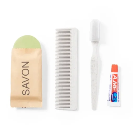 Gift Campaign Set da viaggio con spazzolino, dentifricio, sapone e pettine Essential> Accessori Da Viaggio