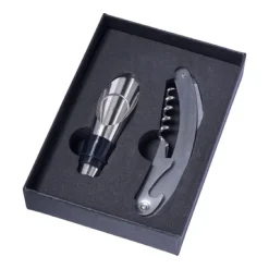 Gift Campaign Set da vino in cofanetto quadrato con accessori in acciaio inox></noscript> Cavatappi Personalizzati