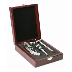 Gift Campaign Set da vino serigrafato con cofanetto di legno e 4 accessori Merlot></noscript> Gadget Per Vino