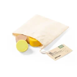 Gift Campaign Set di 3 shampoo vegani da 30 gr l'uno in sacchetto di cotone con logo></noscript> Gadget Per Parrucchieri