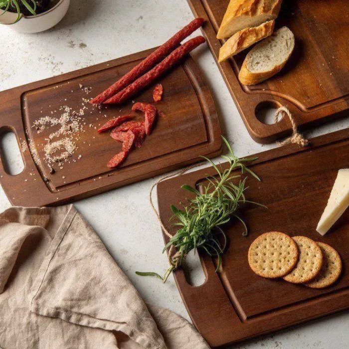 Gift Campaign Set di 2 taglieri in di acacia con impugnatura e incavo> Taglieri