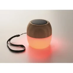 Gift Campaign Speaker personalizzati in bambù con luce ambientale e laccetto Pure></noscript> Casse Personalizzate
