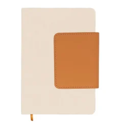Gift Campaign Taccuino con patta in PU riciclato e portatessere A5 fogli a righe></noscript> Quaderni A5