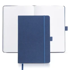 Gift Campaign Taccuino in rPET formato A5 con pagine neutre e anello porta penna><noscript><img width=