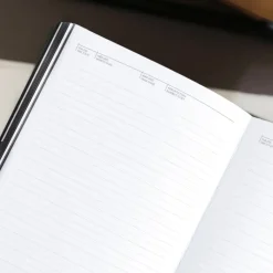 Gift Campaign Taccuino in similpelle con elastico orizzontale A5 fogli a righe><noscript><img width=