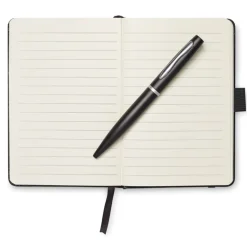 Gift Campaign Taccuino pubblicitario A6 con penna blu e pagine a righe Hemming></noscript> Taccuini Con Penna|Taccuini Tascabili E Quadernini A6