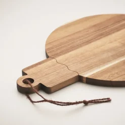 Gift Campaign Tagliere in di acacia a forma di pallina natalizia></noscript> Gadget Natalizi
