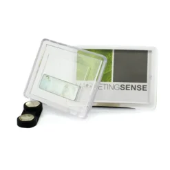 Gift Campaign Targhetta identificativa di plastica con magnete acrilico 49 x 35 mm> Spille