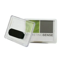 Gift Campaign Targhetta identificativa di plastica con magnete acrilico 49 x 35 mm></noscript> Spille