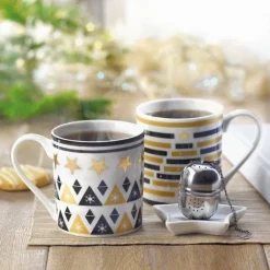 Gift Campaign Tazza in ceramica decorata da 320ml con piattino e filtro Tea Box></noscript> Gadget Natalizi