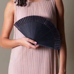 Gift Campaign Ventagli personalizzati in bambù con nappina coordinata da 21 cm></noscript> Ventagli