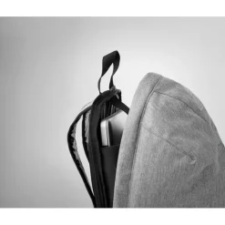 Gift Campaign Zaini antifurto con logo con tasca esterna fondo nero SaveTrip></noscript> Zaini Da Viaggio