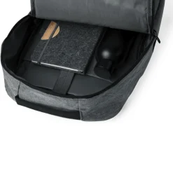 Gift Campaign Zaino in 600D RPET con 3 tasche frontali ed una interna per pc 15''></noscript> Zaini Porta Pc